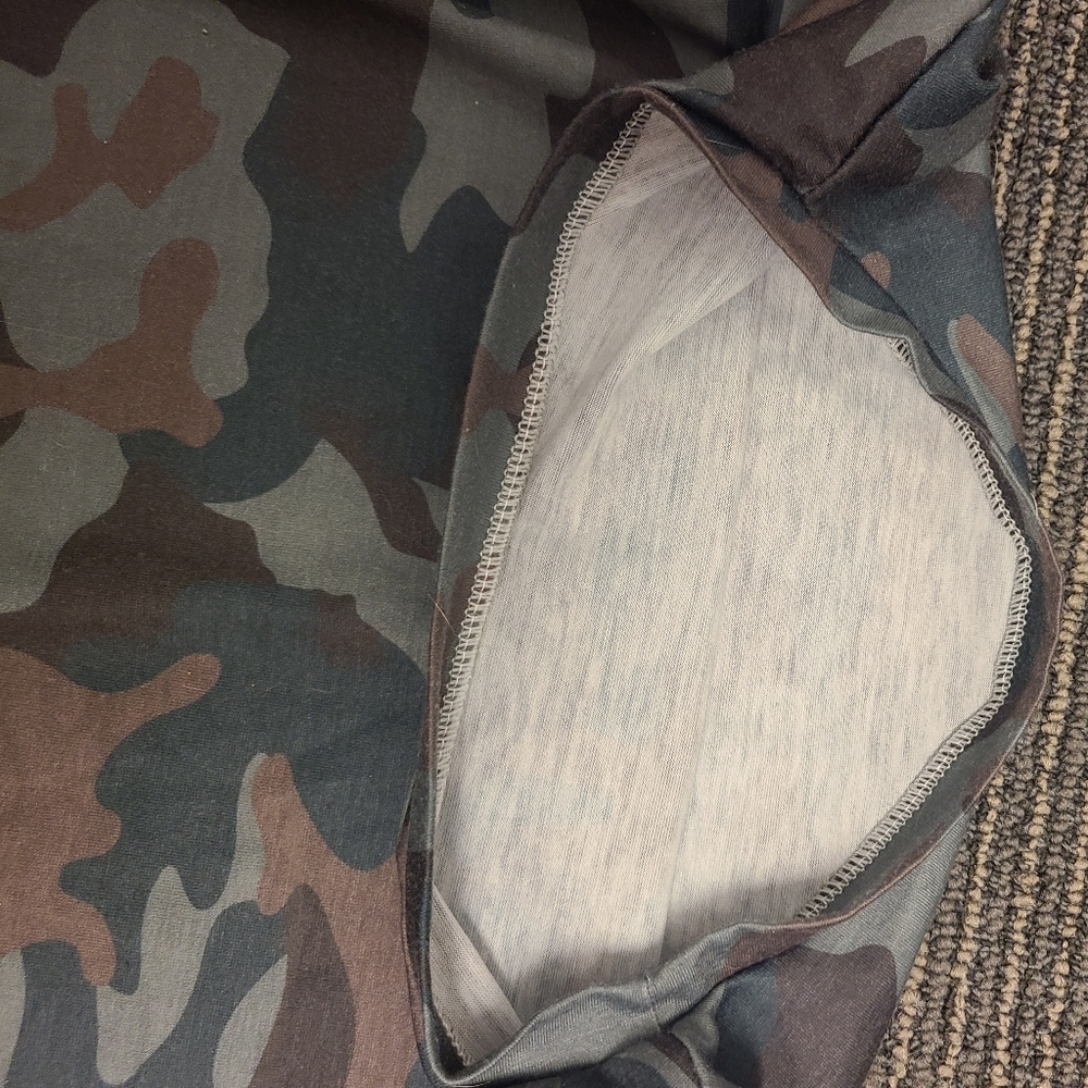 Unisex long sleeve shirt Small w camo print - Picture 5 of 7